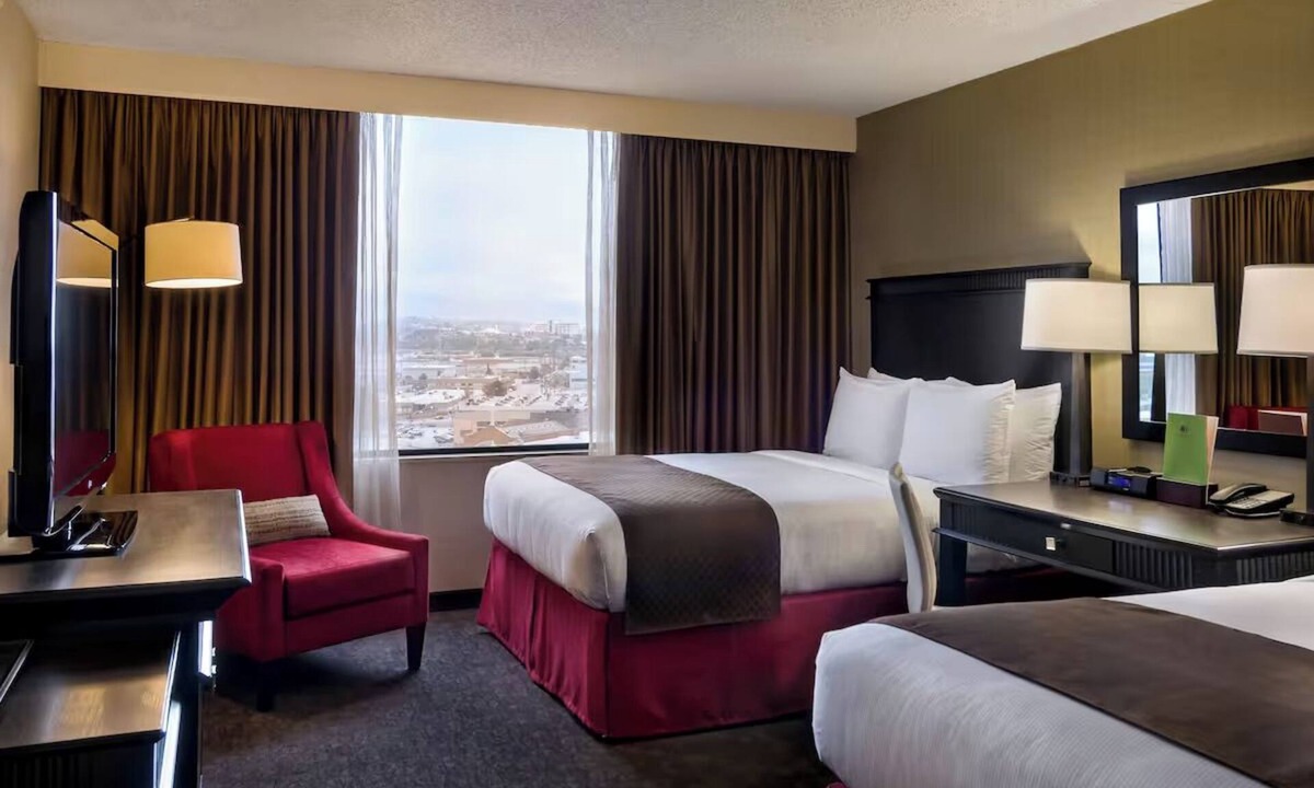 Little Tokyo Hotel | Downtown Stay Near Union Station Hub: Seamless Access to LA Transit l 2 Rooms