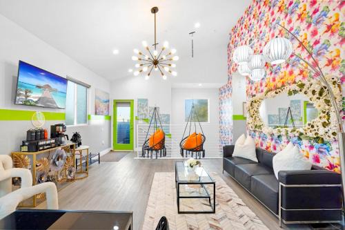 North Hollywood Apartment | E - 2 Homes - Sleeps 26 by Universal - Patio -Games - FIFA SoFi World Cup