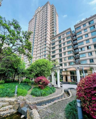 Huangpu Apartment | EHUB - City View Apt in Xintiandi Area with French Design Spacious 3Bedroom