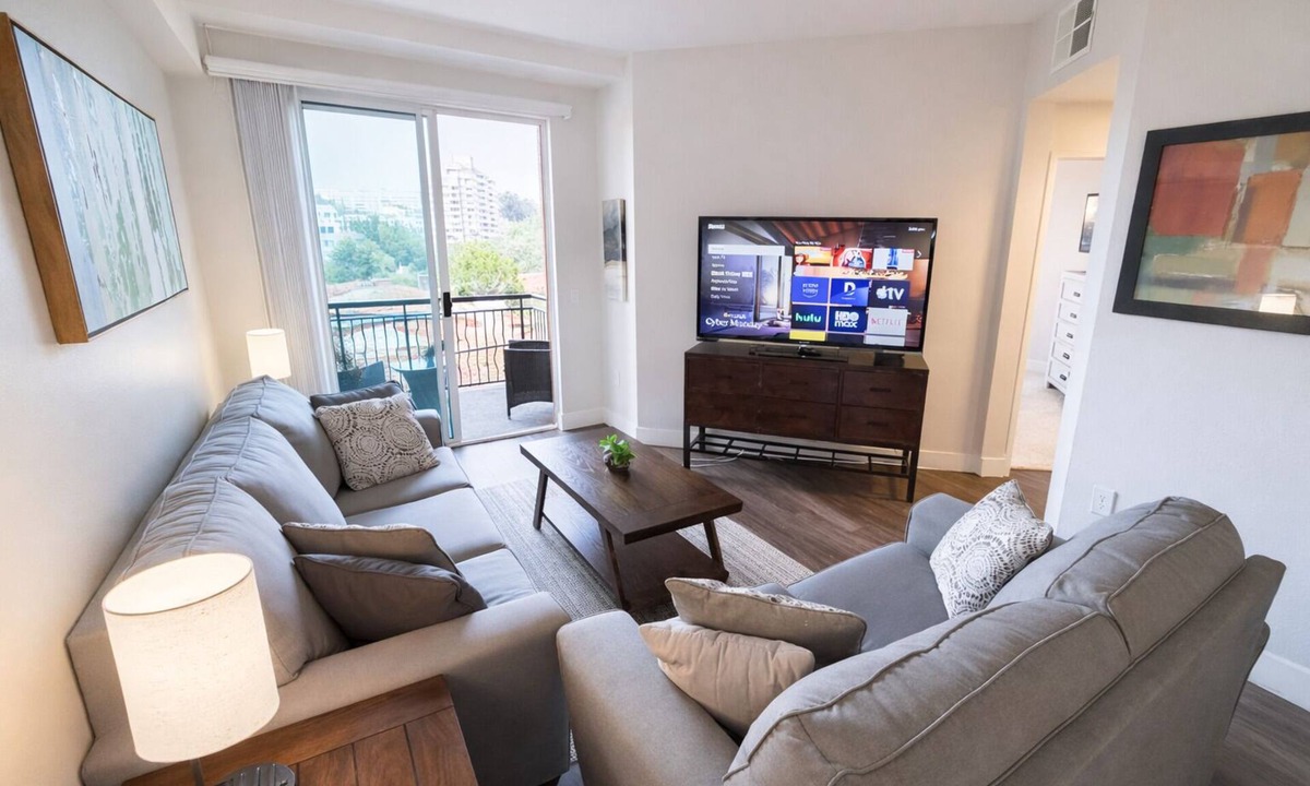 Westwood Apartment | Elegant 2BR/2BA Full-Service Apt 30+ Night Rental Wilshire Corridor