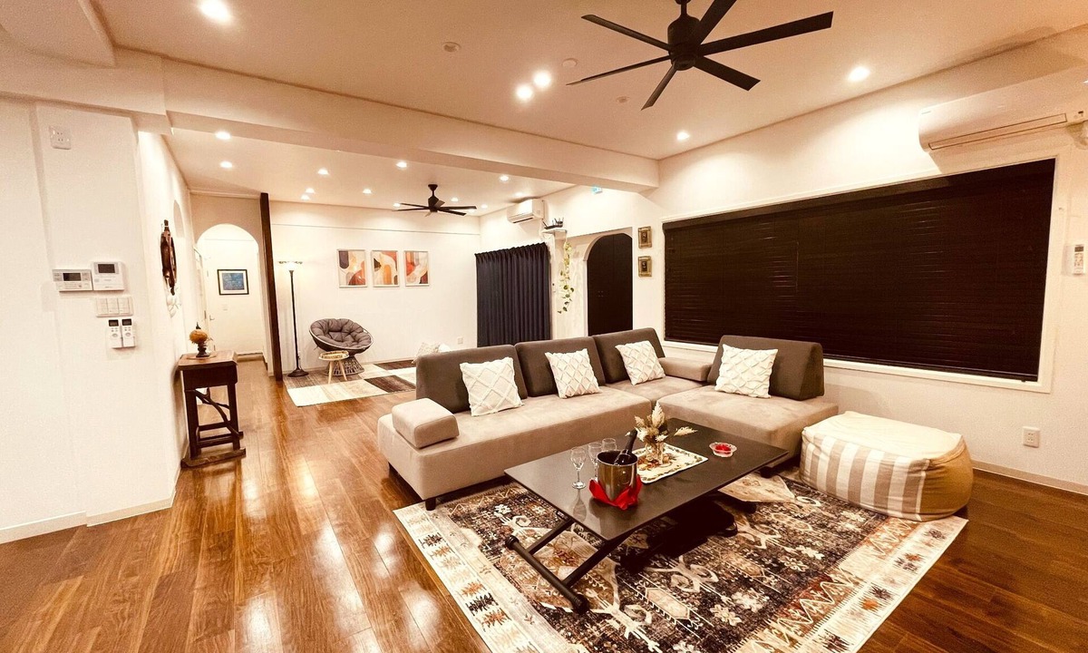 Kakazu House | Entire building available for rent 2nd floor Lim - pine terrace/Ginowan Okinawa