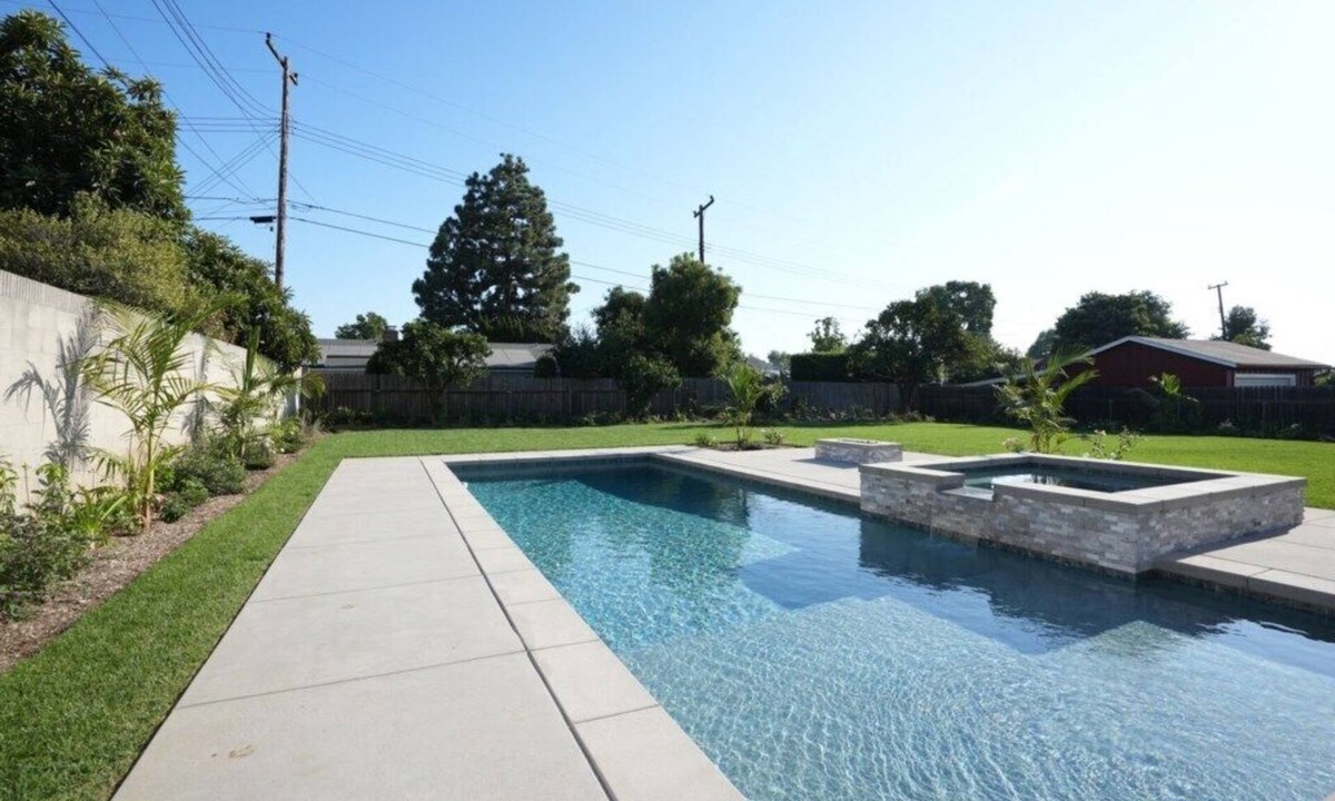 Orange House | Exquisite Pool/Jacuzzi Home: 2 EnSuites, Huge Yard