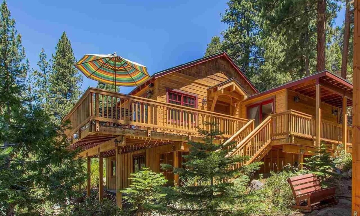 Kings Beach Cabin | Family/Couples Cozy Lakeview Escape: Superb Location + Enjoyable Amenities