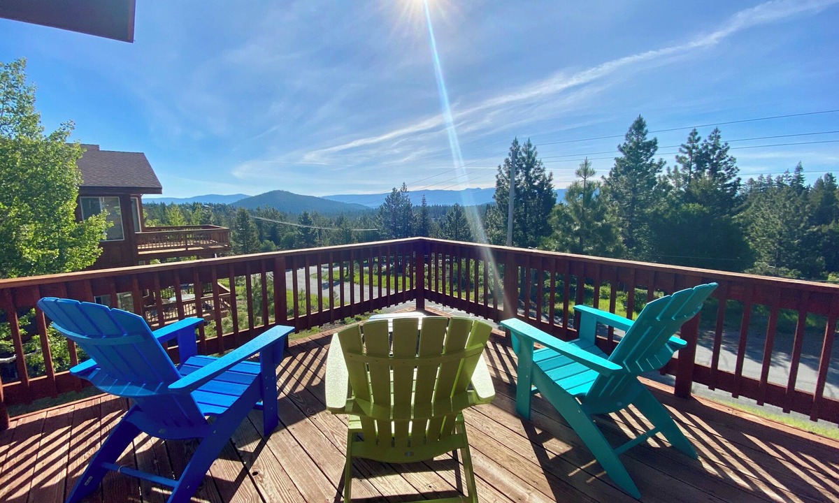 Truckee Condo | Family Friendly, Gorgeous Views and steps to Tahoe Donner Ski Hill