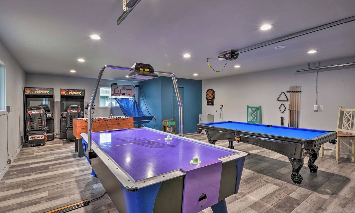 Brookings House | Family fun in this spacious 3 bedroom home with game room and ocean views