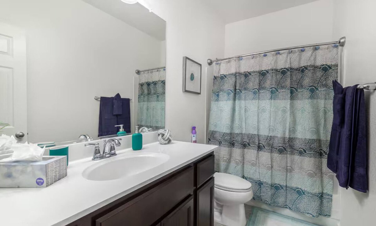 Southwestern Sacramento House | Family & Group Retreat,4BR Home, King Suite, EV Charger