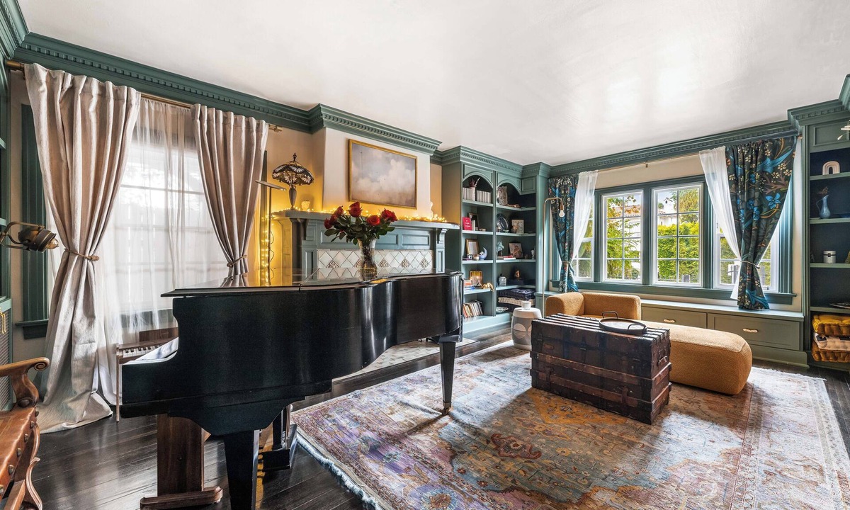 Greater Wilshire - Hancock Park House | Family Home with Office & GuestSuite In Hancock Park