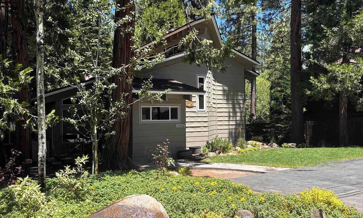 Tahoe Sierra Estates House | FANTASTIC MOUNTAIN HOME - GREAT LOCATION-TAHOE CITY!