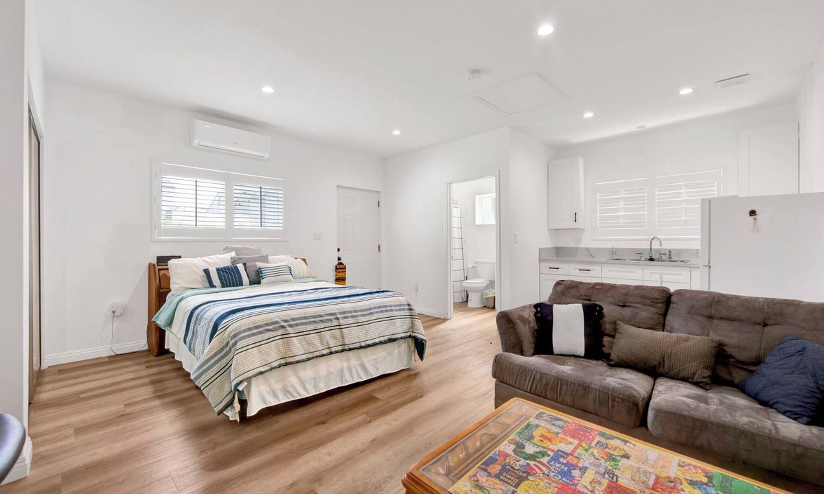 Los Angeles Cottage | Fantastic studio-suite cottage with AC near SoFi Stadium