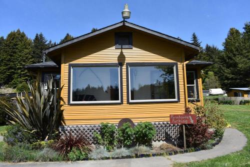 Freshwater House | Farmhouse Cabin in the Redwoods
