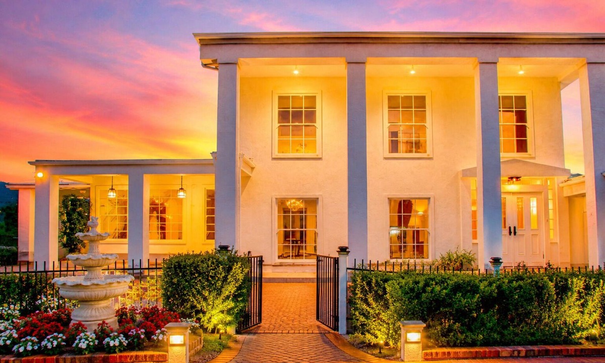North Broadway House | MAJOR INTERNATIONAL SPORTING EVENT 2026 Luxury Estate Sleeps 10+ Private Shuttle to San Diego & LA Matches