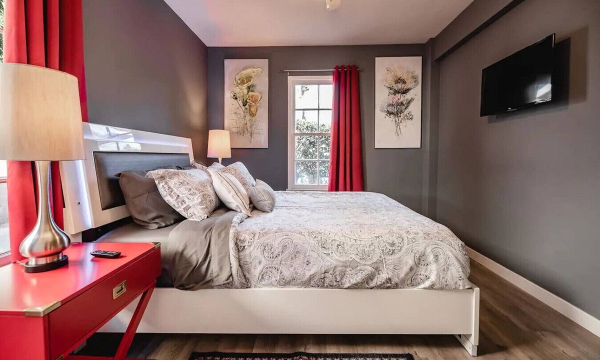 NoHo Arts District House | FIFA World Cup: RENOVATED 1BR HOME with PRIVATE FENCED PATIO in NOHO ARTS DISTRICT p21