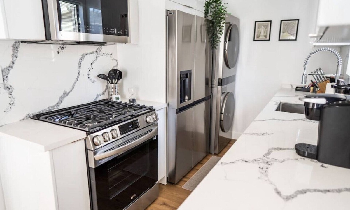 NoHo Arts District Apartment | FIFA World Cup: BRAND-NEW INTERIOR 2BR APARTMENT COMPLETED RENOVATED/REMODELED IN 2022 with LARGE PRIVATE FENCED PATIO and PARKING (p59)