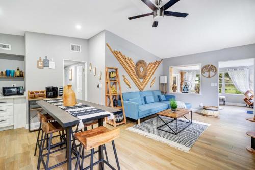 Conway House | Fireplace and Lake View Just 10 Minutes to Downtown Near Parks