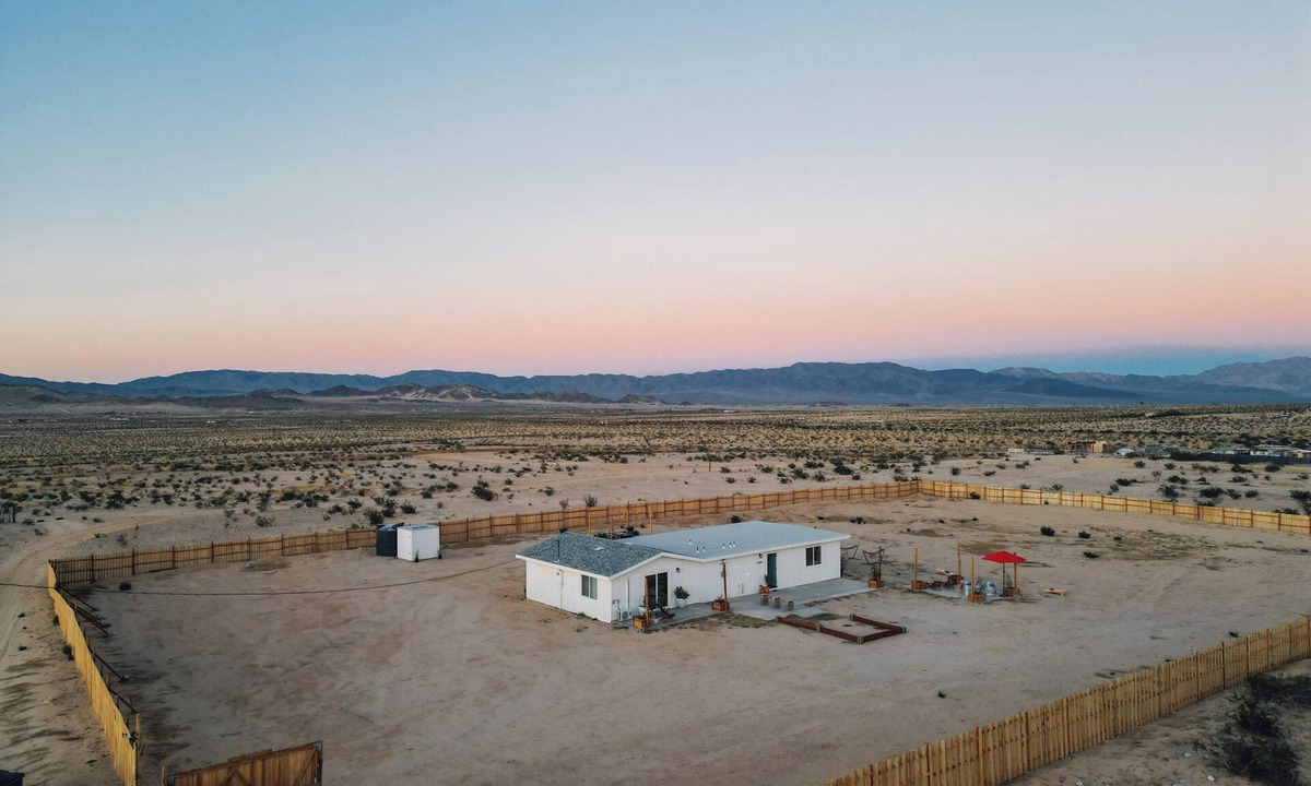 Wonder Valley House | Five private acres where dark skies, soaking tubs, unforgettable sunsets, and the Milky Way create the kind of desert nights you'll remember long after your trip ends.