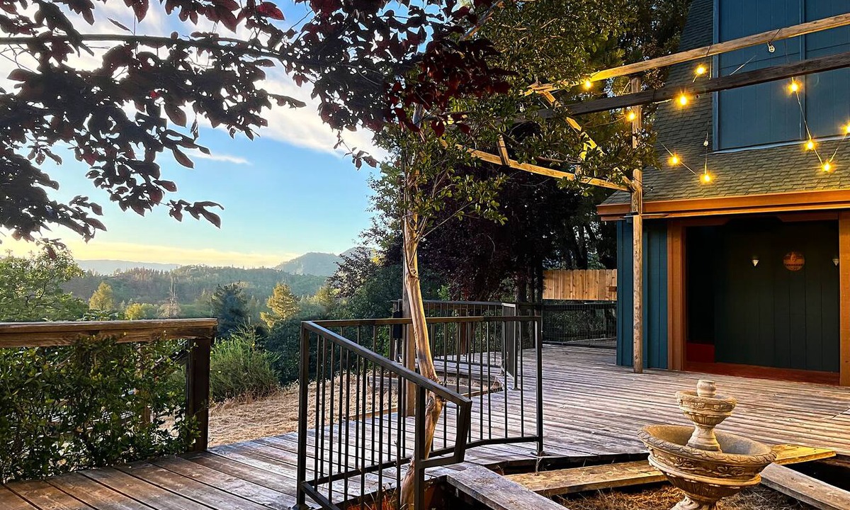 O'Brien Cabin | Foxfell At Shasta Lake: 4 Acre Retreat, Pet Friendly, WIFI, 360 Nature Views