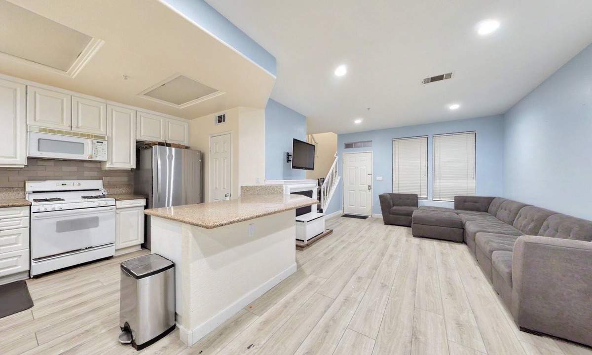Anaheim Resort House | Fully Furnished Anaheim Townhome - Utilities Included - Gated Community