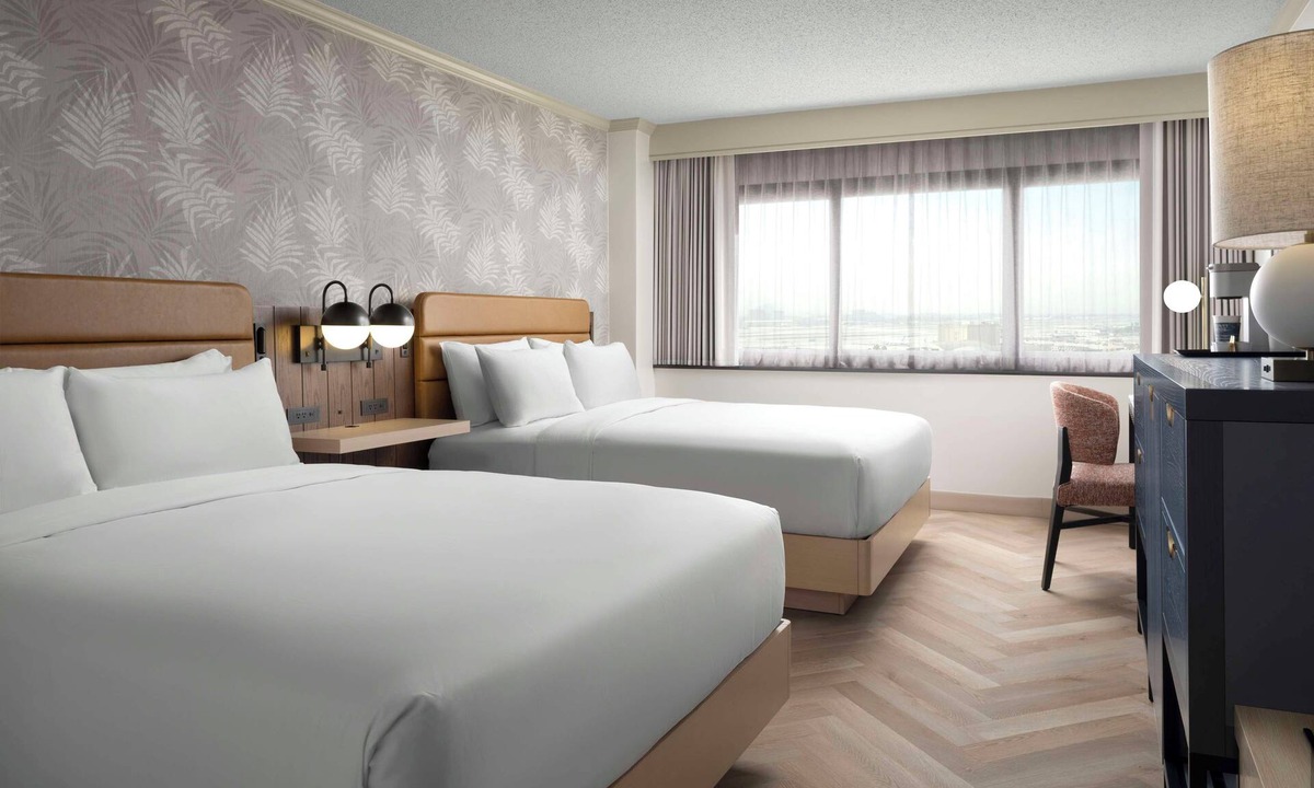 Los Angeles Hotel | Fully Renovated Hotel Near LAX | 2 Spacious Two Queens, Free Shuttle, Pool, Gym!