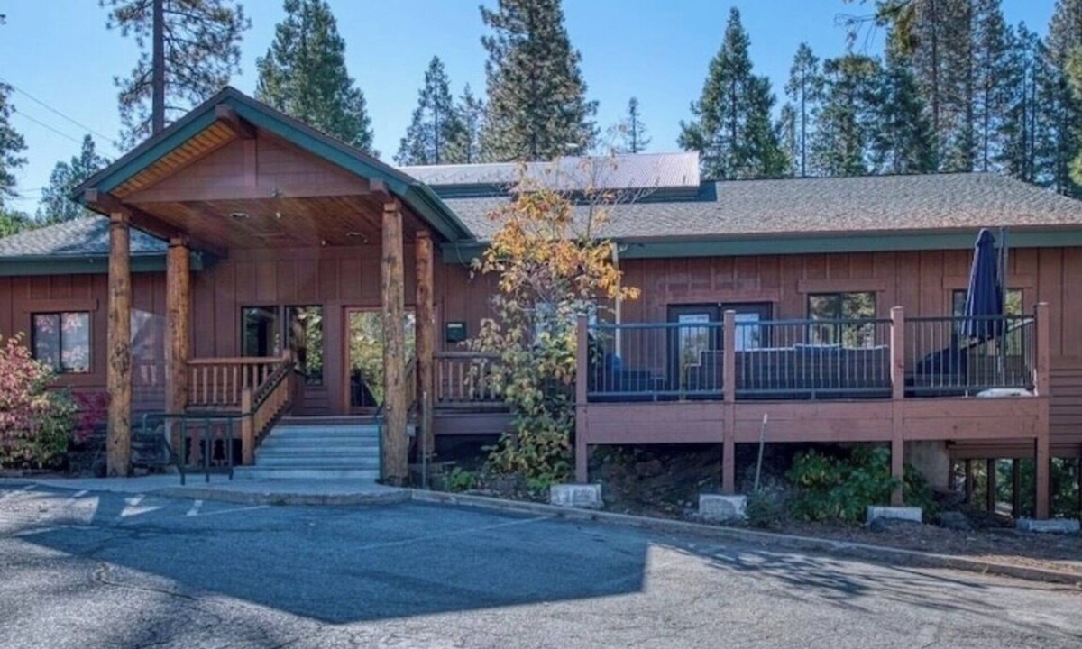 Shaver Lake Cabin | Gather at Shaver Lake Lodge - 7 bedrooms and sleeps 26 comfortably