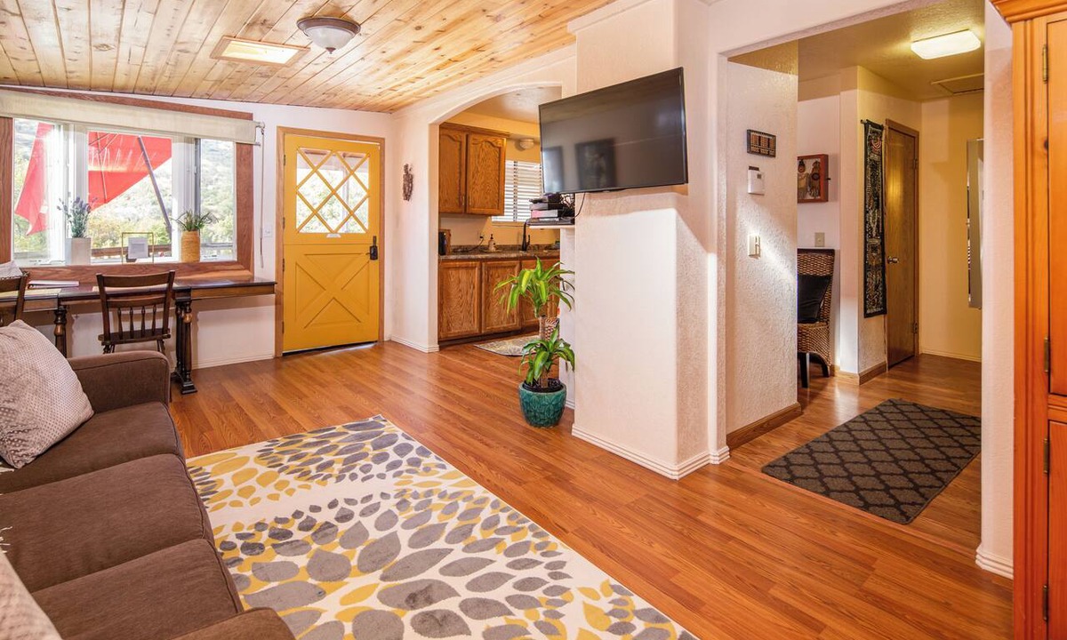Three Rivers Apartment | General Sherman Loft ~ 2 min from Sequoia Nat’l Park