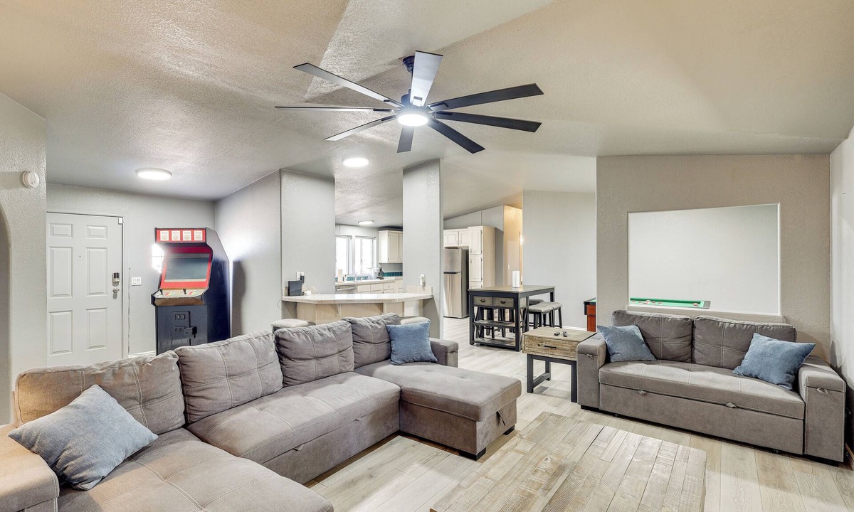 Fort Mohave House | Golf, Fish & Unwind! Group Getaway in Fort Mohave