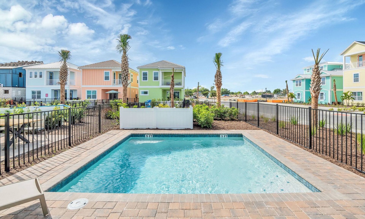 West Kissimmee Cottage | Gorgeous Cottage w/Private Pool + Balcony, Near Disney!
