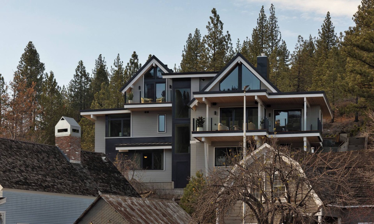Truckee House | Guesthouse Lake Tahoe. Private Residence Near Hiking and Lakefront Activities