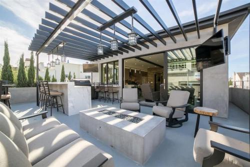 Balboa Peninsula House | High End Luxury Near The Bay & Beach home