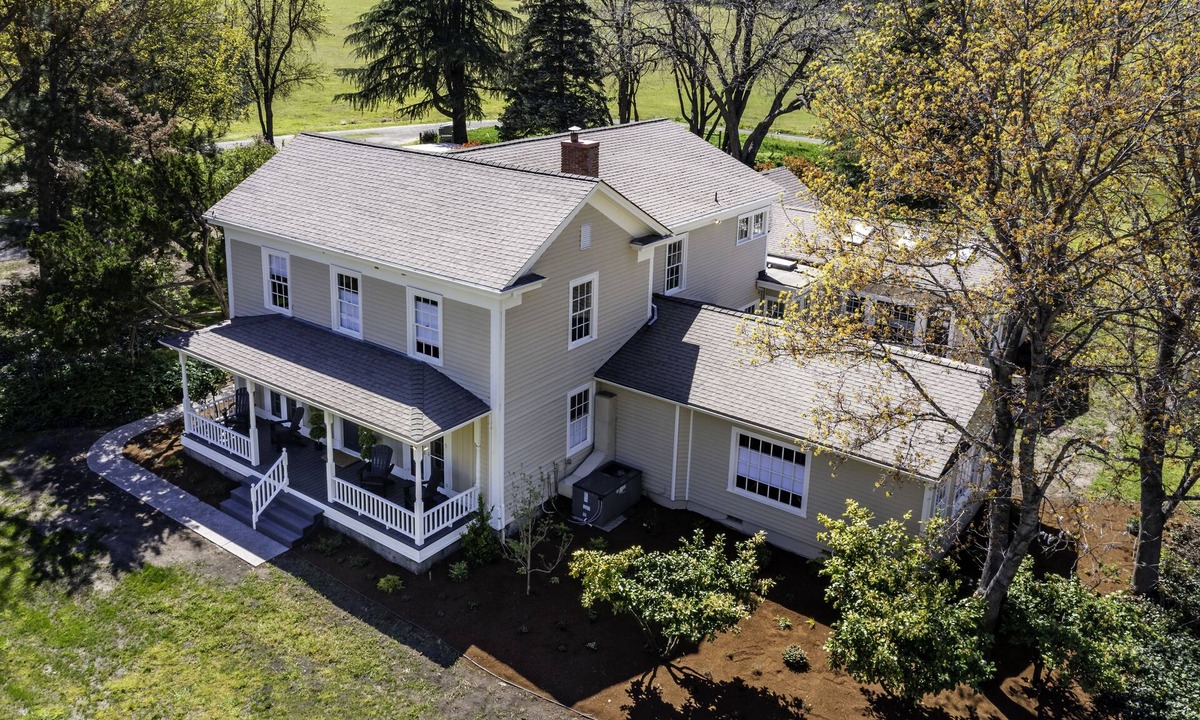 Ashland House | Historic Dunn Ranch Ashland Oregon. Sleeps 12 to 14 Great for large groups.