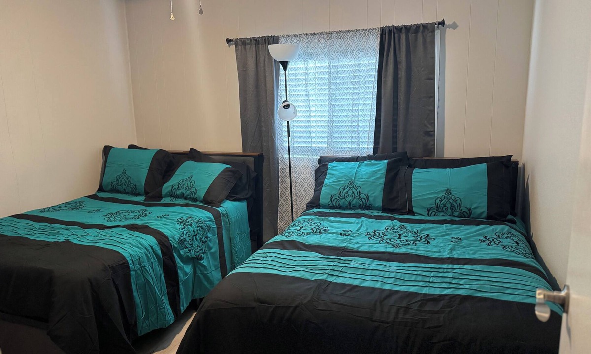Havasu Lake House | Hit the Trail or Lake: Spacious 4BR/2BA Retreat with Pool Table & Large Bar Area