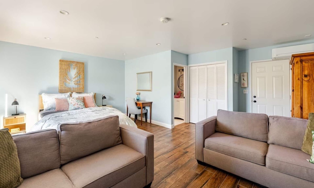 NoHo Arts District Cottage | Hollywood Hideaway: Cozy Guesthouse Near Universal Studios