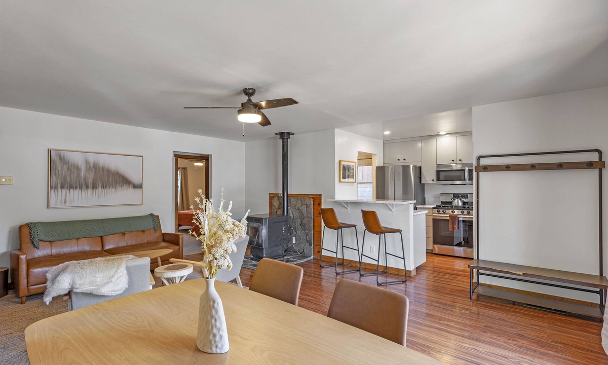 June Lake House | Hoppy Hollow, a charming bungalow located next to the brewery!