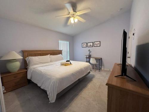 Loughman House | Host Hubble Private Rooms, Reserve Drive