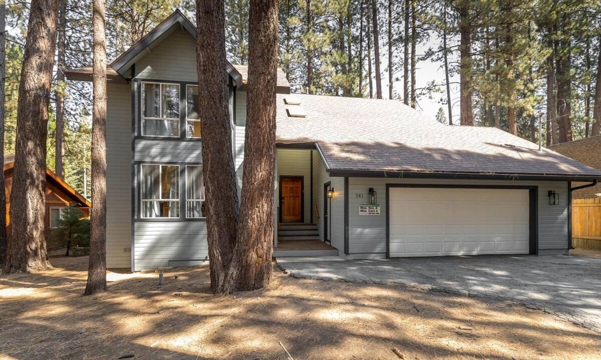 Summit Estates Cottage | Impressive Cottage with Hot-tub and Games in Big Bear Lake, California