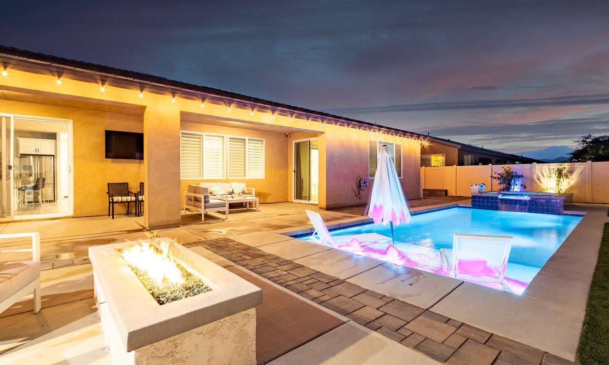 Indio House | Indio Spacious Entertaining Hideaway Pool Hot Tub