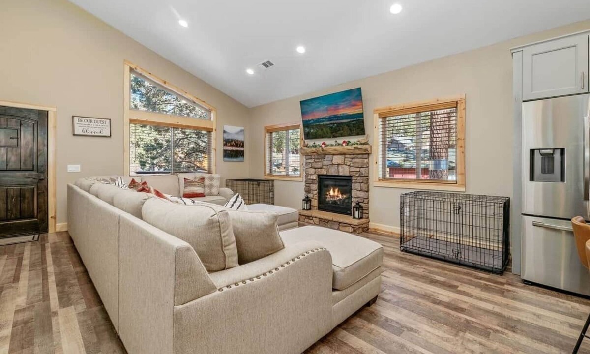 Big Bear City House | Just Grizzly-Modern-Elegant 3Bed-2bath-Pets OK