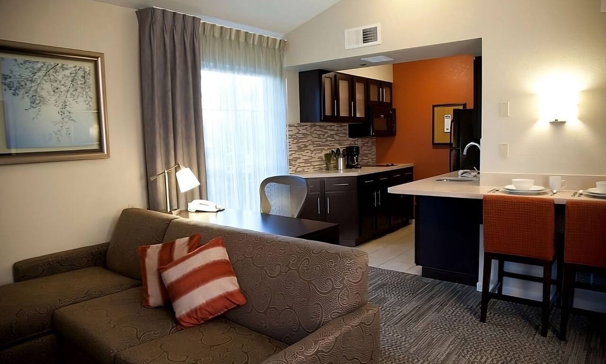 San Bruno Hotel | Just What You Were Looking For! Free Breakfast, Onsite Pool, Parking