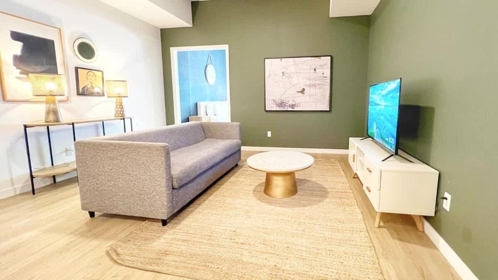 East Village Apartment | King Bed Steps from Gaslamp & Padres Stadium