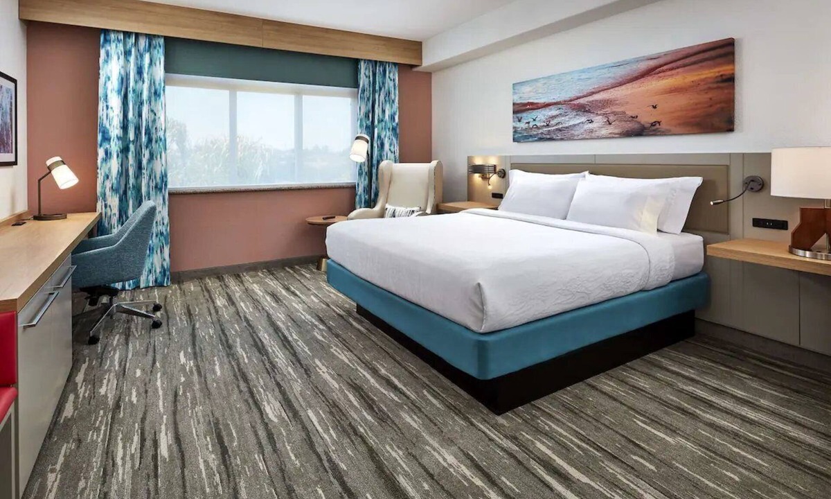 Pismo Beach Hotel | King Room | Pool & Free Parking l 0.6 mi to Pismo Beach Premium Outlets