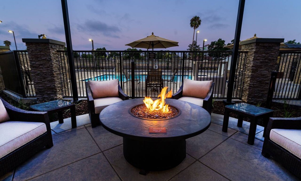 Newark Apartment | King Suite. Free Breakfast. Pool. Shared BBQ. Great for Business Travelers!