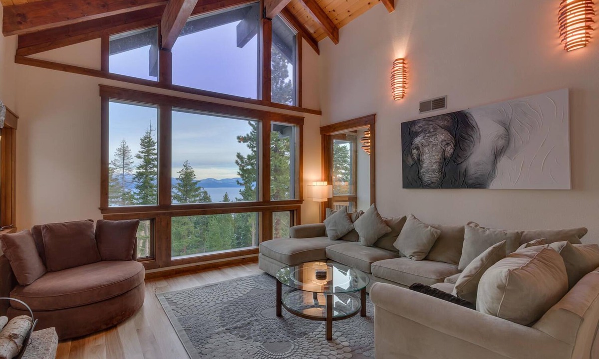 Kingswood Estates House | Kings Way STUNNING Lake View - 4 BR w/Hot Tub & Pool Table