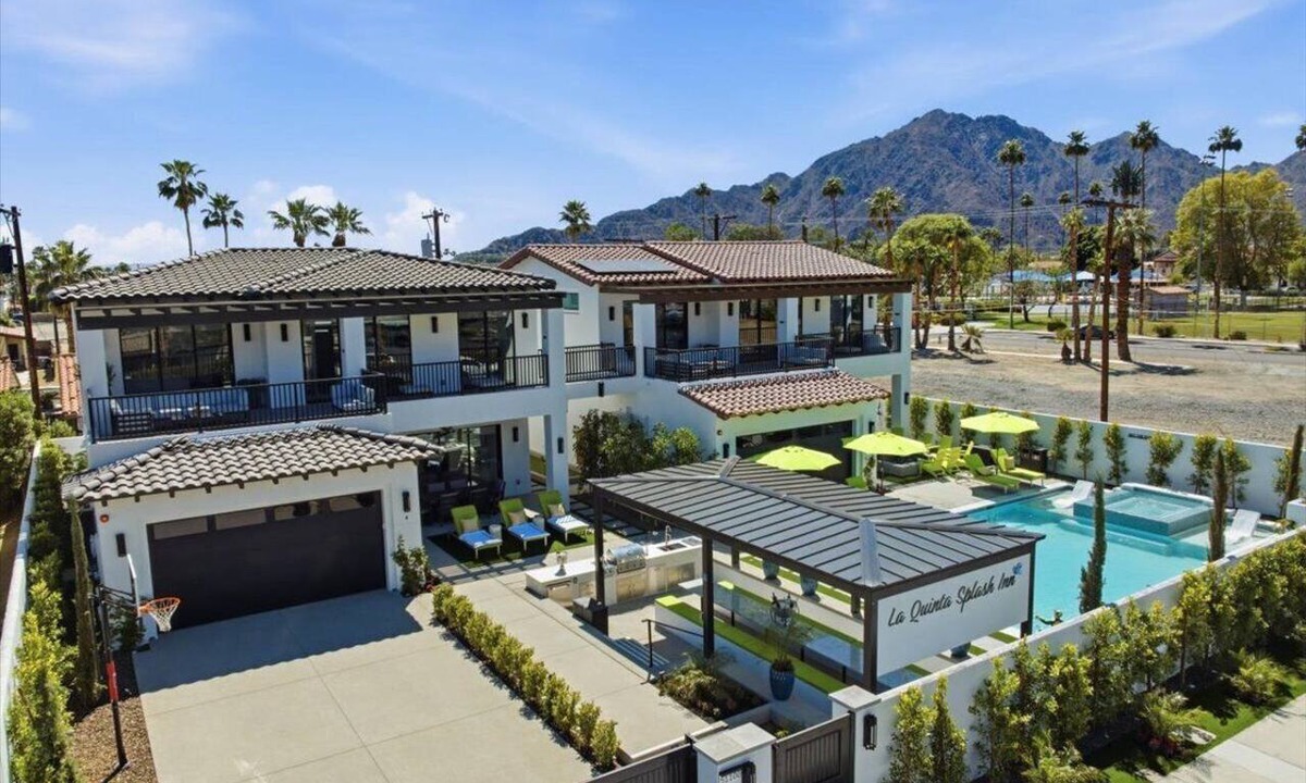 La Quinta Cove House | La Quinta Splash Inn, This Luxury Home is steps from Old Town La Quinta.