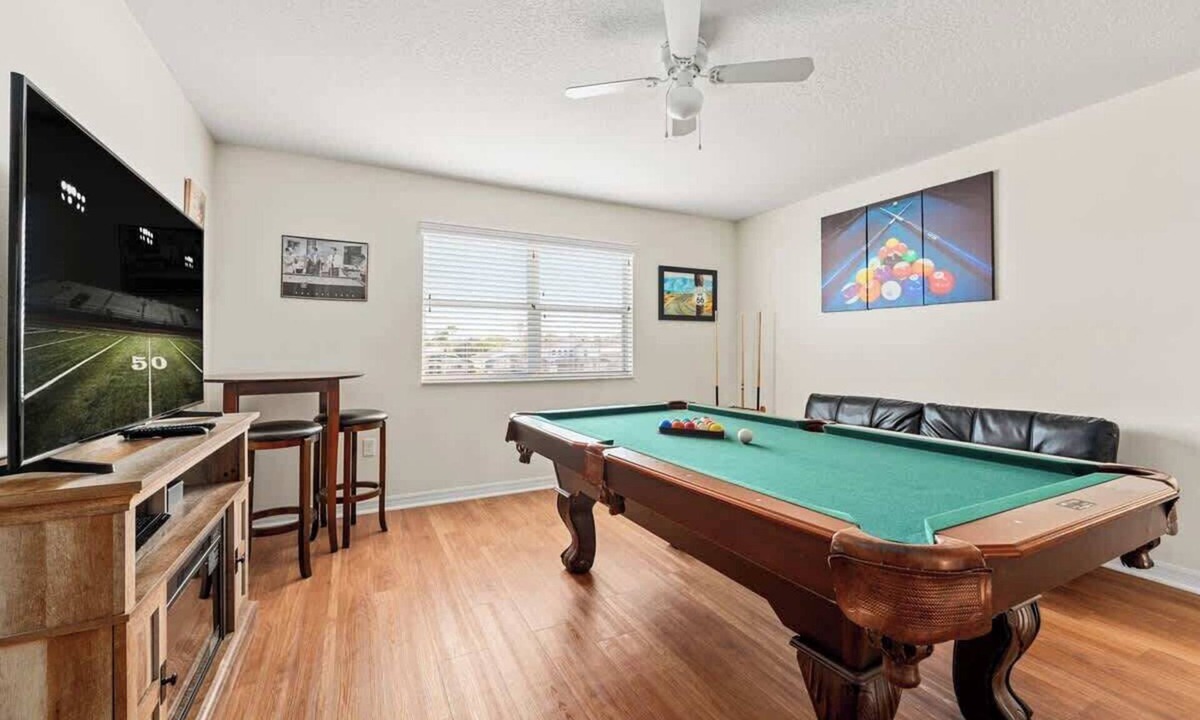 Lake Berkley House | Lake Berkley Resort Home Sleeps 14 Private Pool Near Disney World Florida