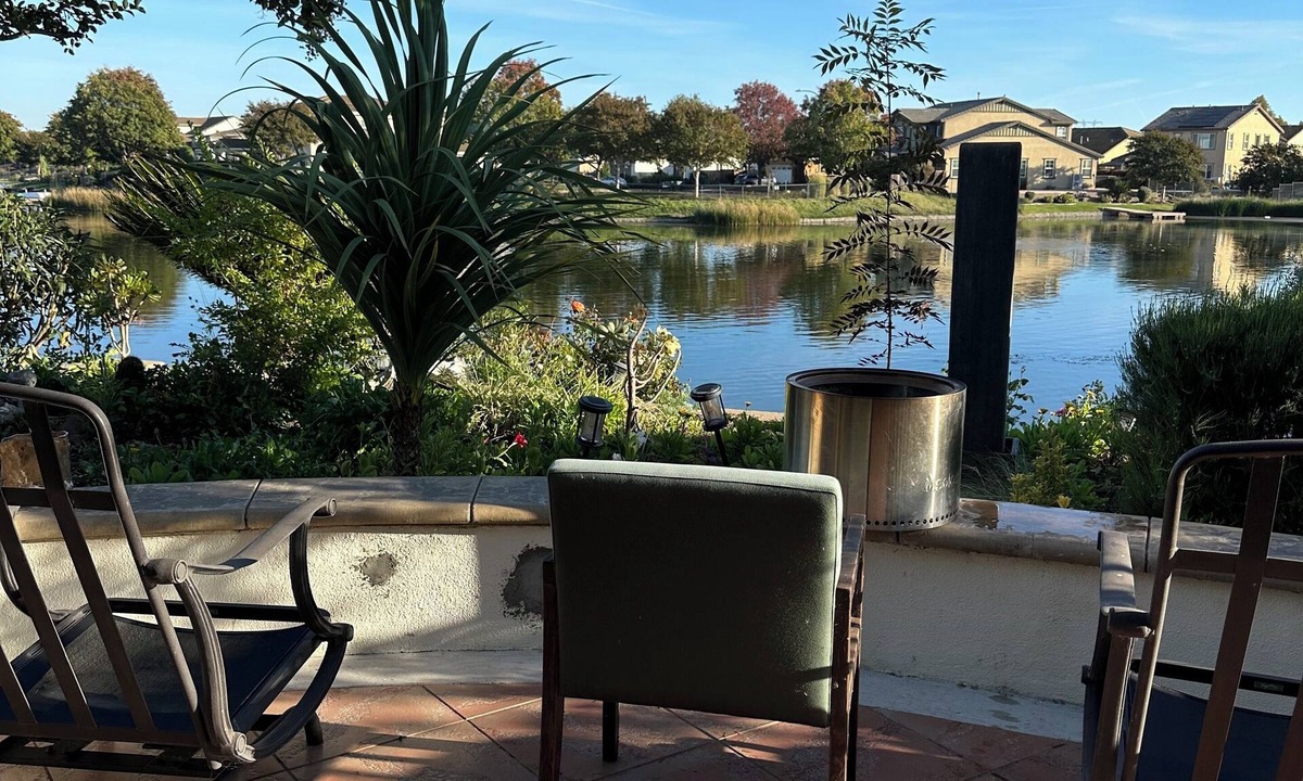 Oakley House | Lake front house for monthly stays. fully furnished and ready.