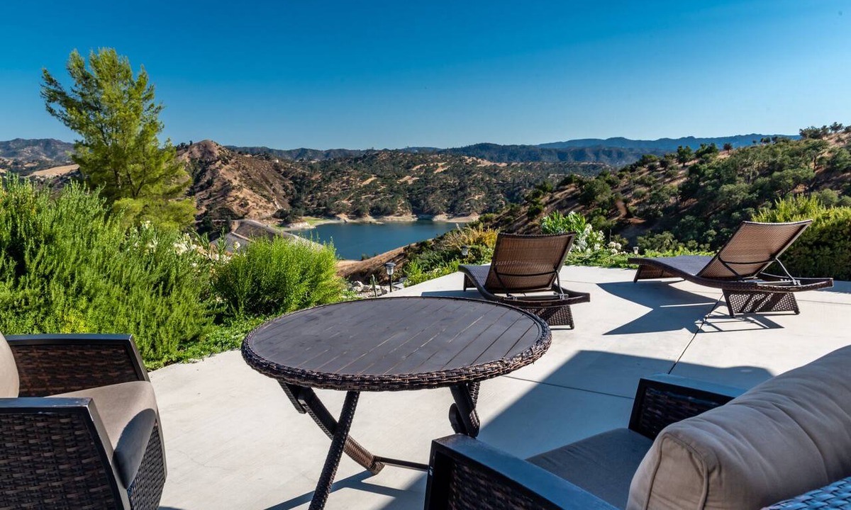 Bradley House | Lake Views + Game Room | Minutes to Lake Nacimiento | Hope's Place