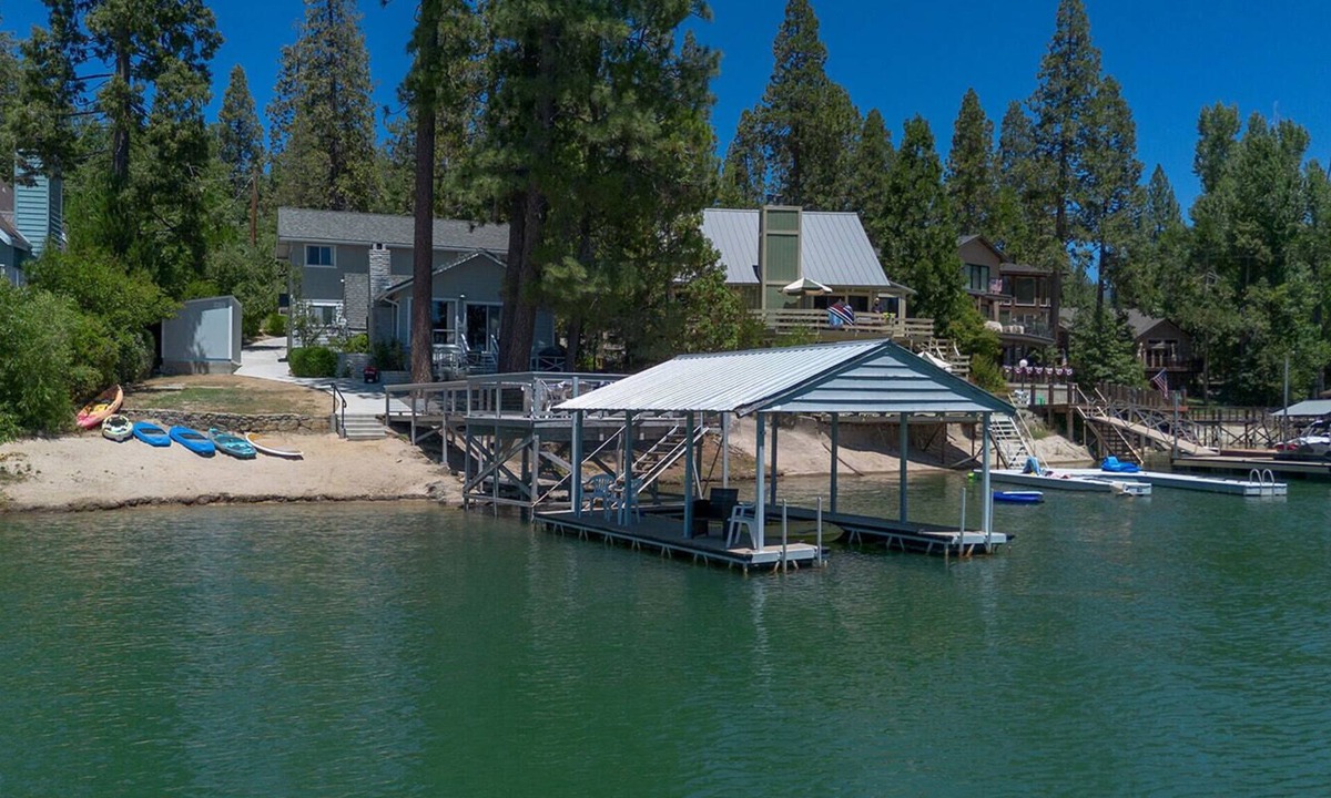 Bass Lake Cabin | Lakefront Bass Lake Home, Private Boat & Fishing Dock, Pines Village & Yosemite