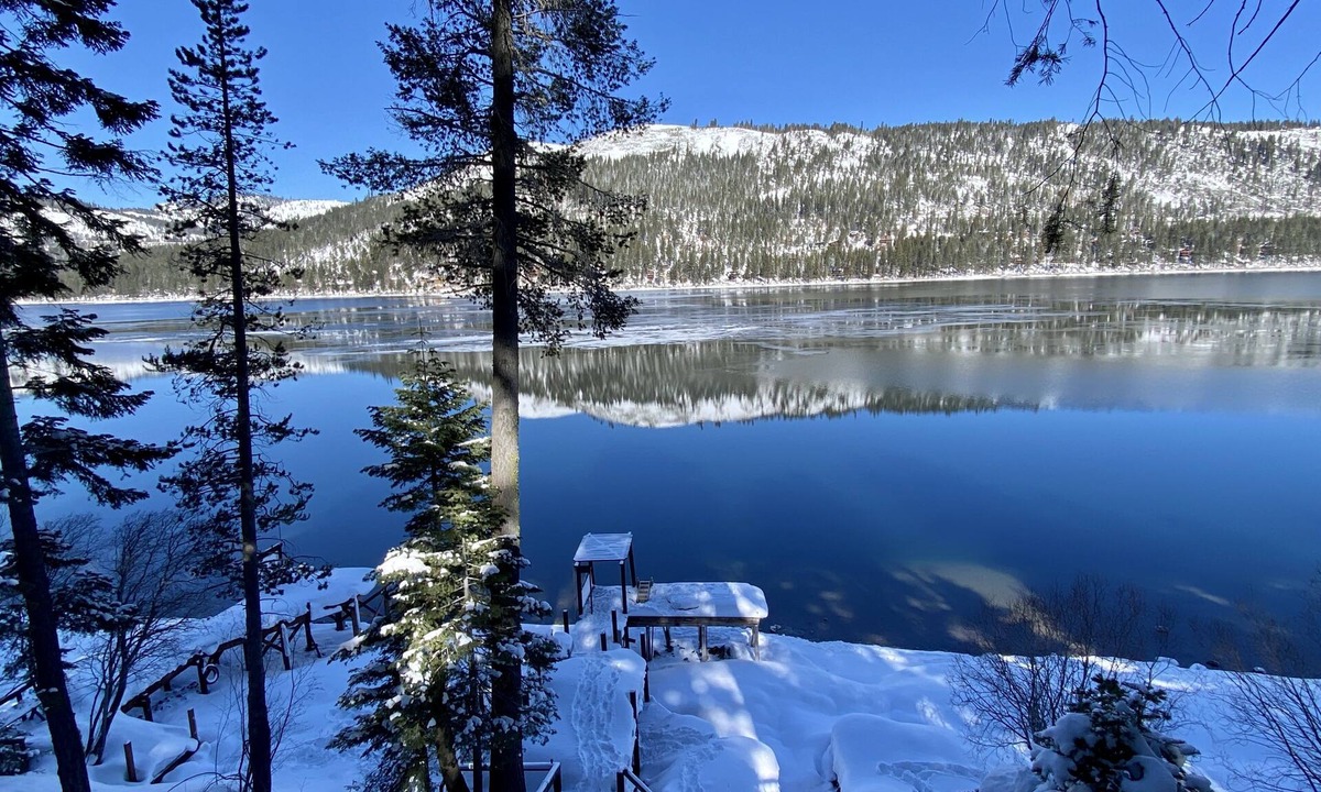Truckee Cabin | Lakefront Cabin with private pier on Donner Lake