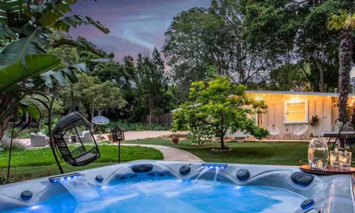 Hedgerow House | Large charming guest house close to Miramar.