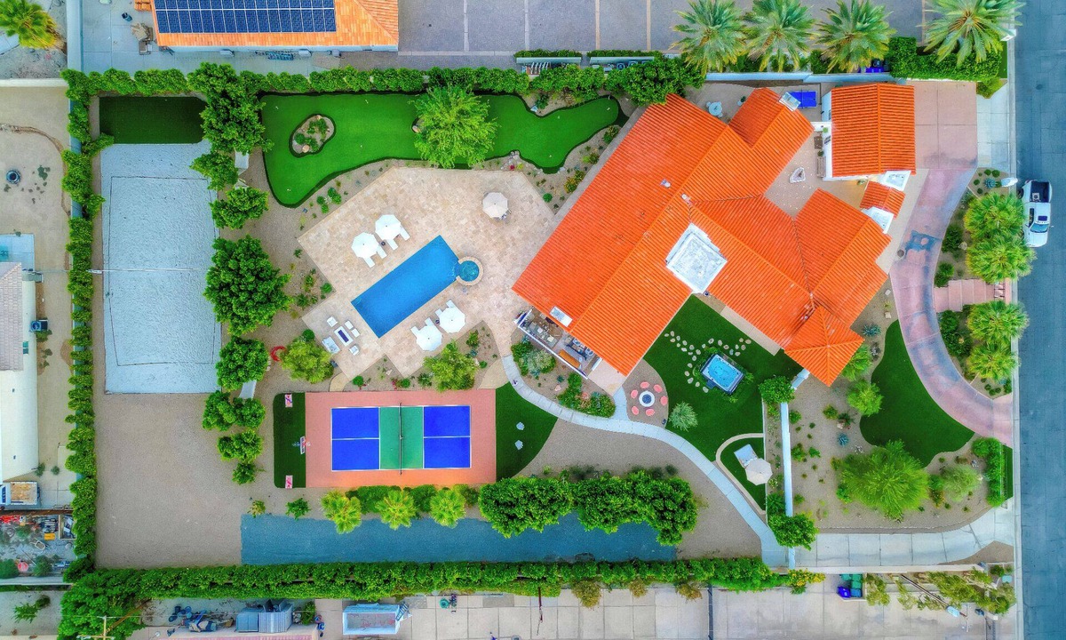 Palm Desert House | Large Estate 6 bds, Pickleball,Volleyball+BasketBall, Putting,Pingpong,Gameroom
