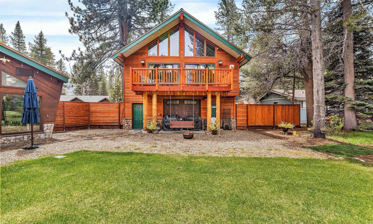 South Lake Tahoe House | Large Luxury Estate Home on Golf Course with Private Indoor Heated Pool, Spa, Sauna